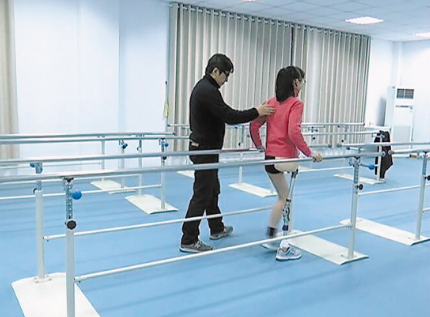 假肢安裝后多長時間恢復(fù)正常行走河南生產(chǎn)假肢廠家(圖1) 假肢安裝后多長時間恢復(fù)正常行走河南生產(chǎn)假肢廠家(圖1)